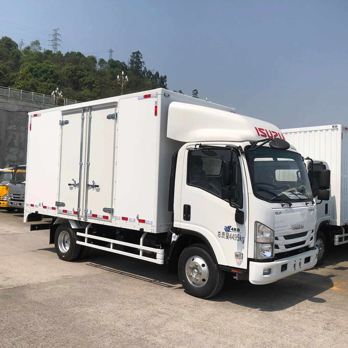 Mini New Freezer for Isuzu Mobile Garbage Refrigerated Light Commercial Van Box Cargo Dumpster Tipper Dump Food Dump Truck Price
