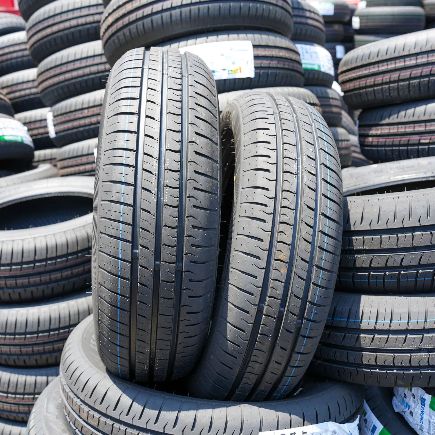 Good Price Light Truck/PCR/at/Mt/Ht/4*4/Mini Car/Summer/Winter/All Season/Car/Passenger Car Tyre/Tire (500r12 195r15C 205/55r16 35×12.50R18 155R12)