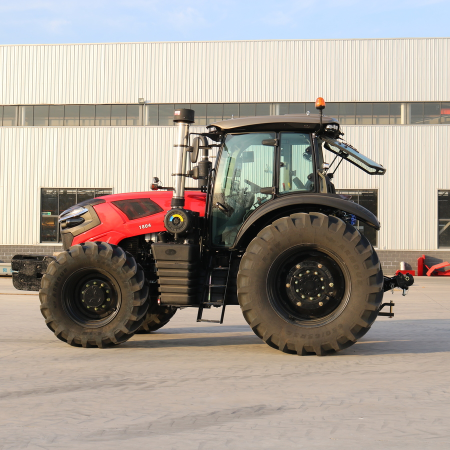 Agricultural Machinery Tractor with Hydraulic Three-Point Hitch for Versatile Field Work