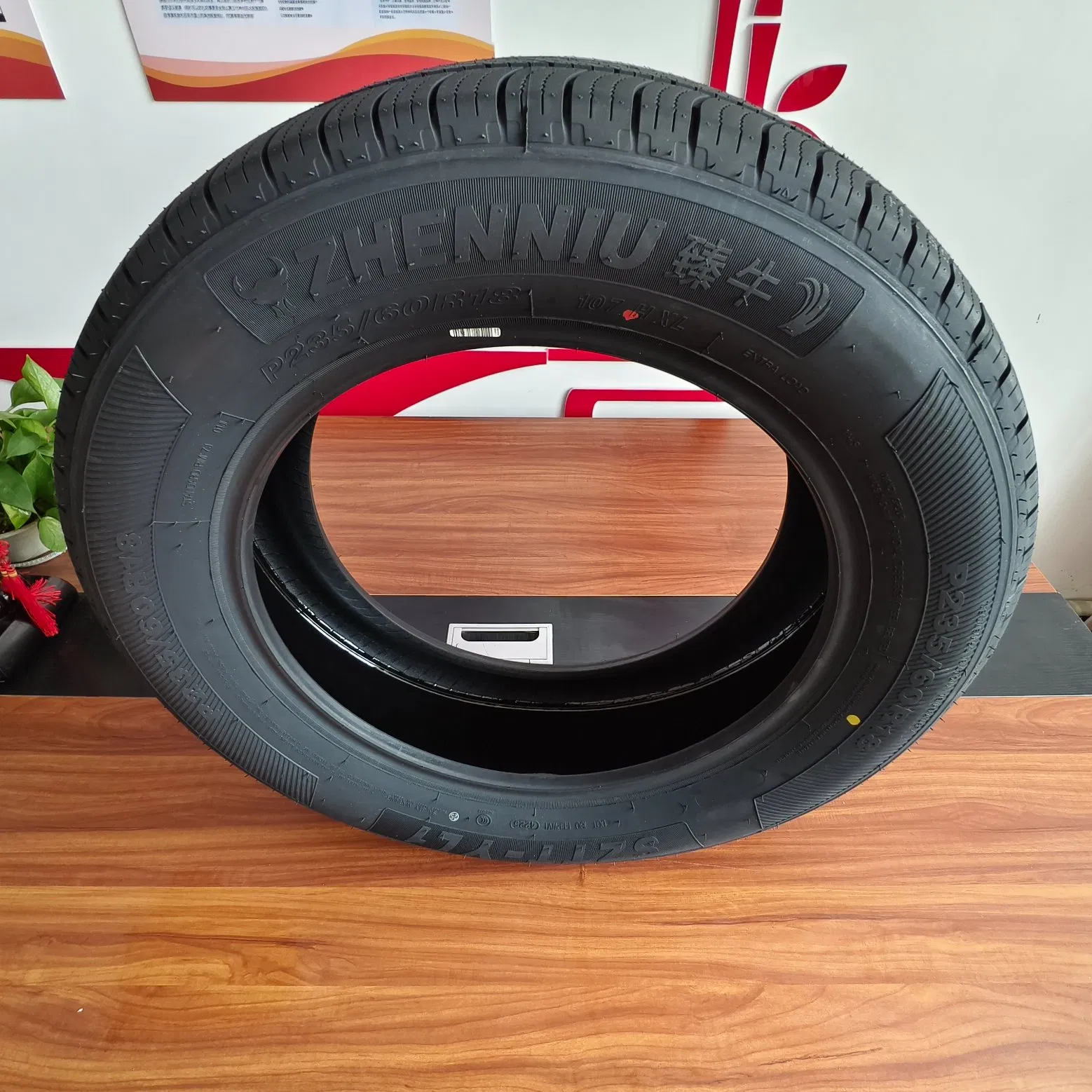 Passenger Car Factory Price PCR Tyres, All-Season/Winter/Summer Snow Tyres, Puncture-Resistant Self-Repairing. 245 40r18 High-Performance Tyres, Wear-Resistant