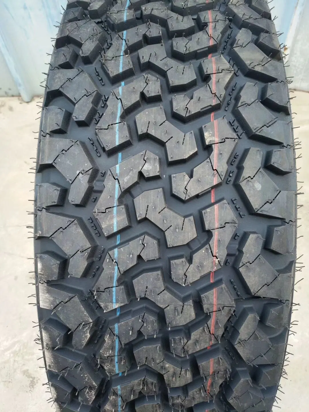 White Letter at Mt 4X4 SUV Tire off Road All Terrain Mud Terrain Tires M/T Gso ECE Por Grenlander Snow Winter Studdable Car Tyres Yusta Comforser Roadcruza
