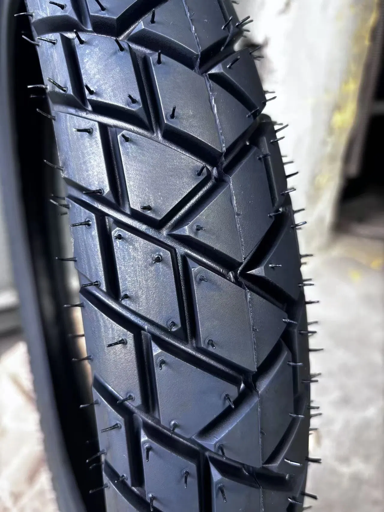 Strong Wear Resistance Safe Driving Semi-Hot Melt All-Terrain Motorcycle Tire