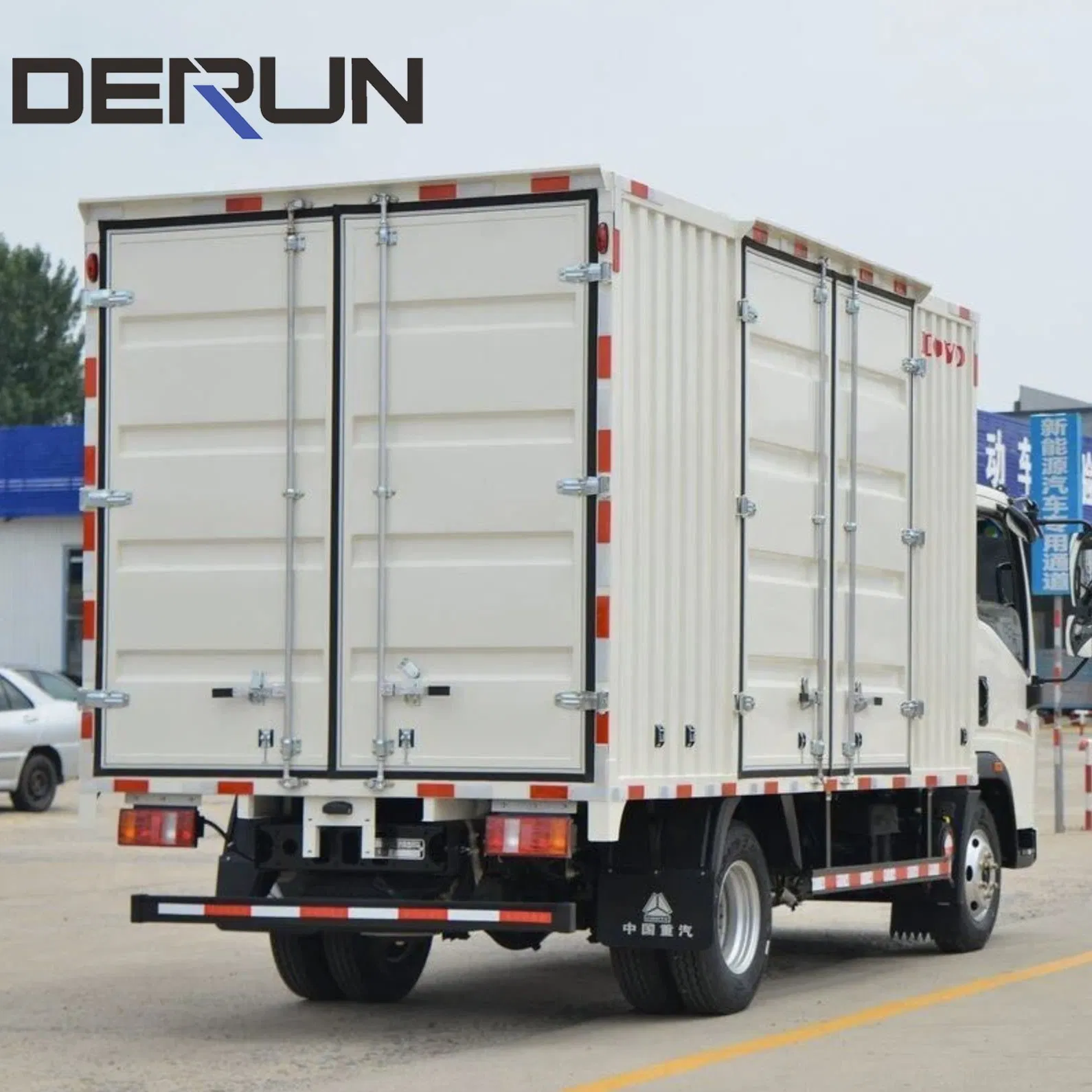 Sinotruk HOWO Light 5tons Van Cargo Truck for Sale