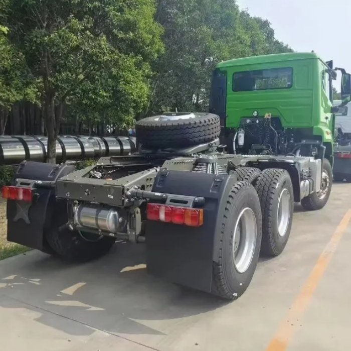 Sinotruk HOWO 6*4 Tractor Semi Trailer Head Truck for Heavy Goods Transportation 400HP 430HP Heavy Truck Commercial Truck Tractor for Srong Hauling Prime Mover