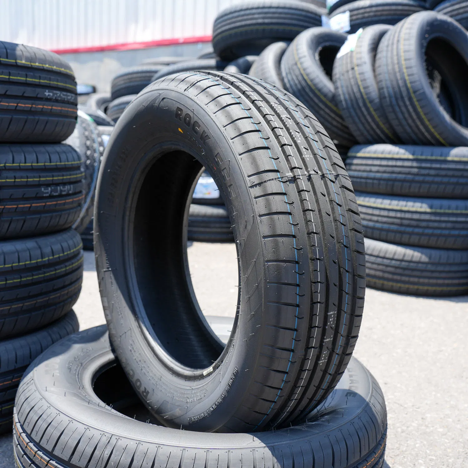 Good Price Light Truck/PCR/at/Mt/Ht/4*4/Mini Car/Summer/Winter/All Season/Car/Passenger Car Tyre/Tire (500r12 195r15C 205/55r16 35×12.50R18 155R12)