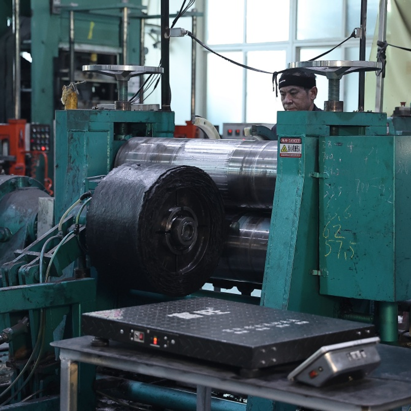 off The Road OTR Tire 13.00-24 14.00-24 for Grader Roller and Bulldozer Tyre