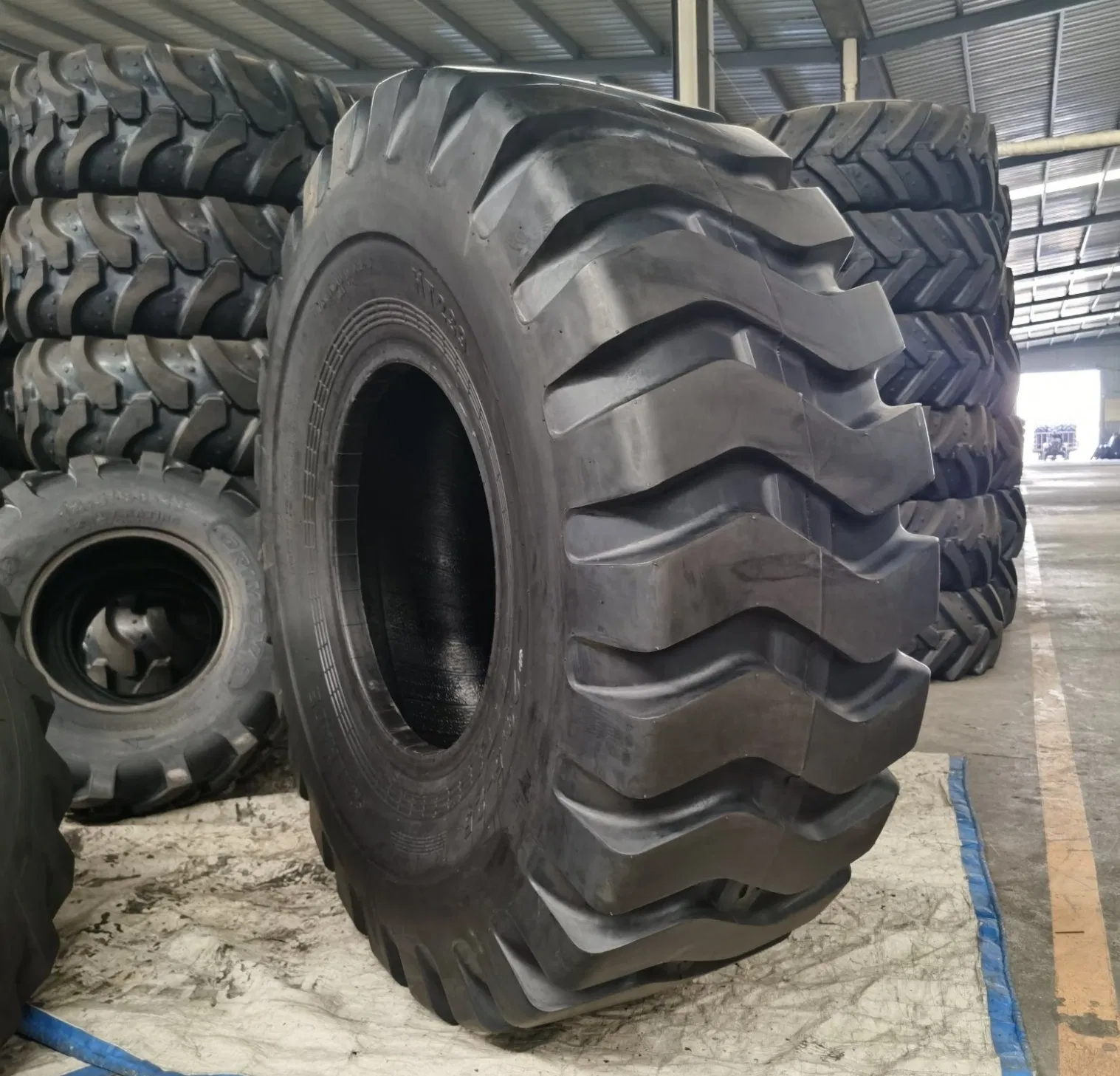 23.5-25 Tt/Tl 24pr off The Road Bias Tyre OTR Industrial Nylon Tires