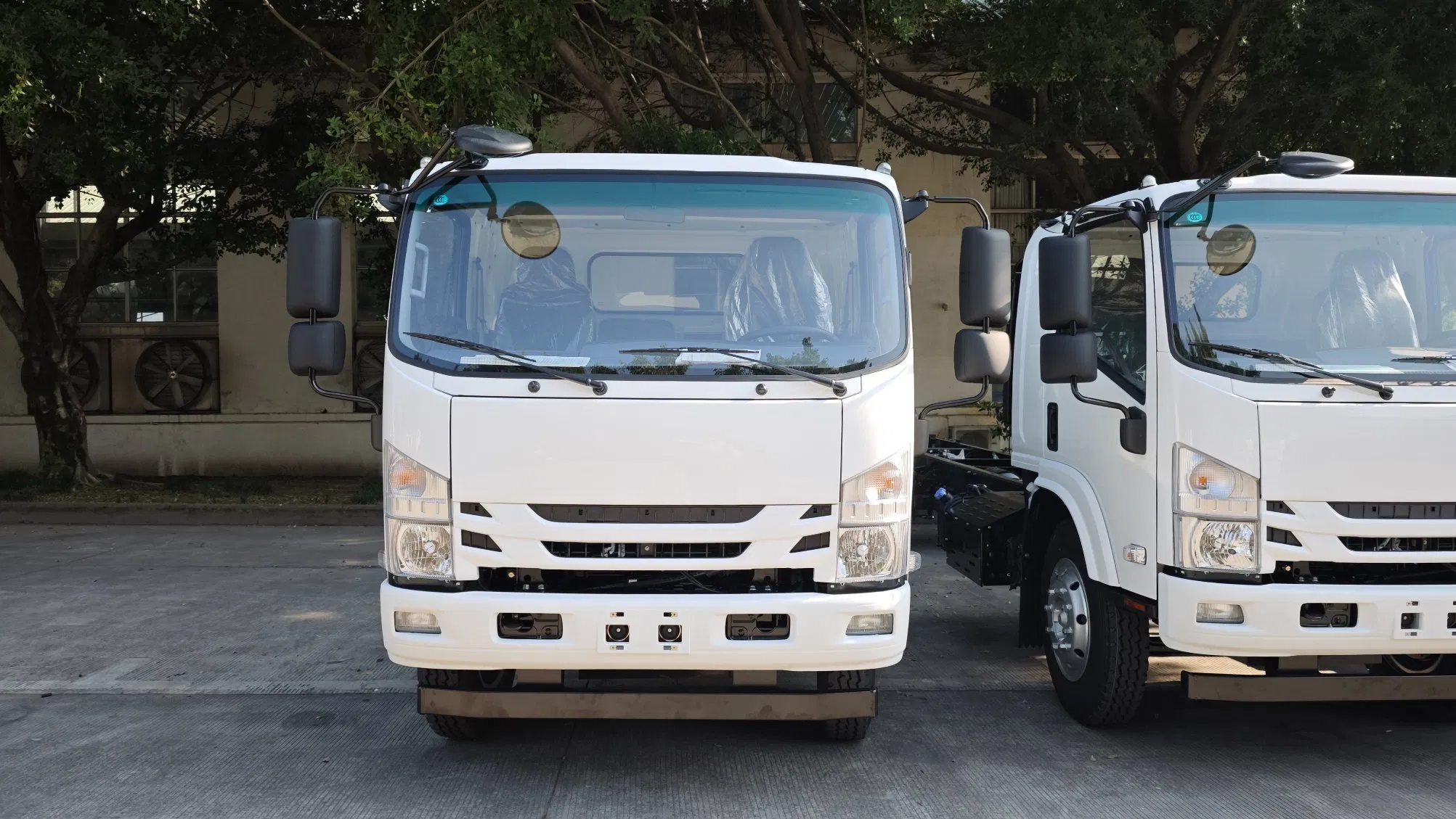 New with Bed Diesel Engine Cargo Transportation Delivery Commercial Van Lorry Truck Vehicle Chassis