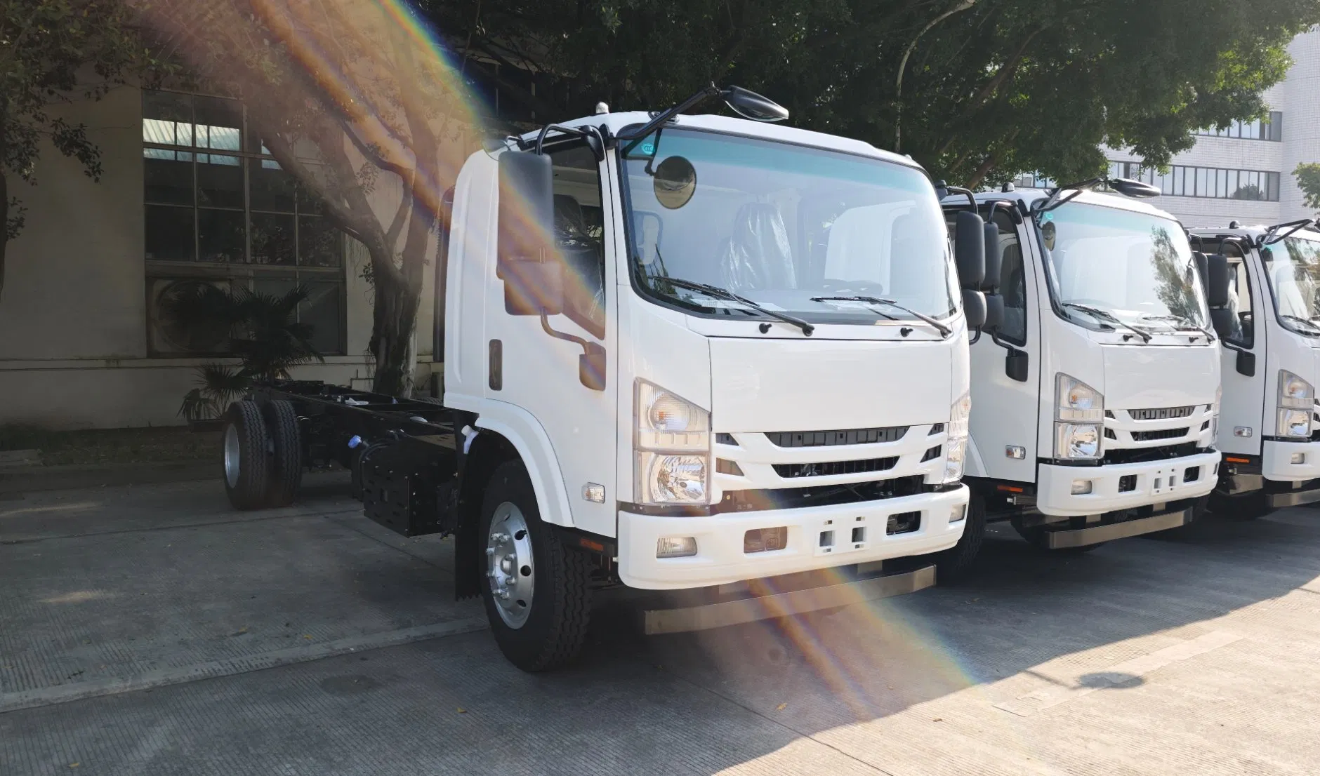 New with Bed Diesel Engine Cargo Transportation Delivery Commercial Van Lorry Truck Vehicle Chassis