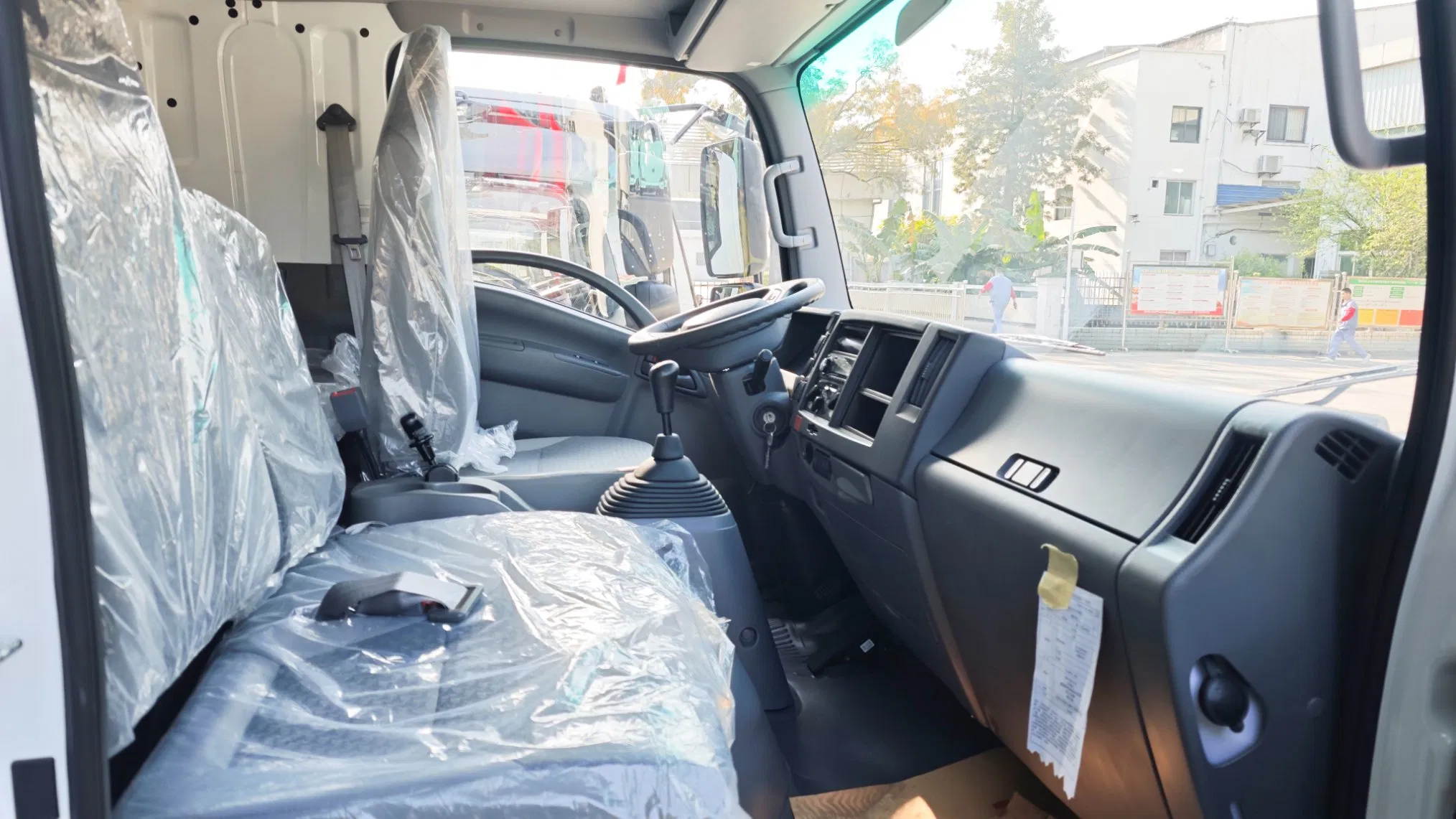 New with Bed Diesel Engine Cargo Transportation Delivery Commercial Van Lorry Truck Vehicle Chassis