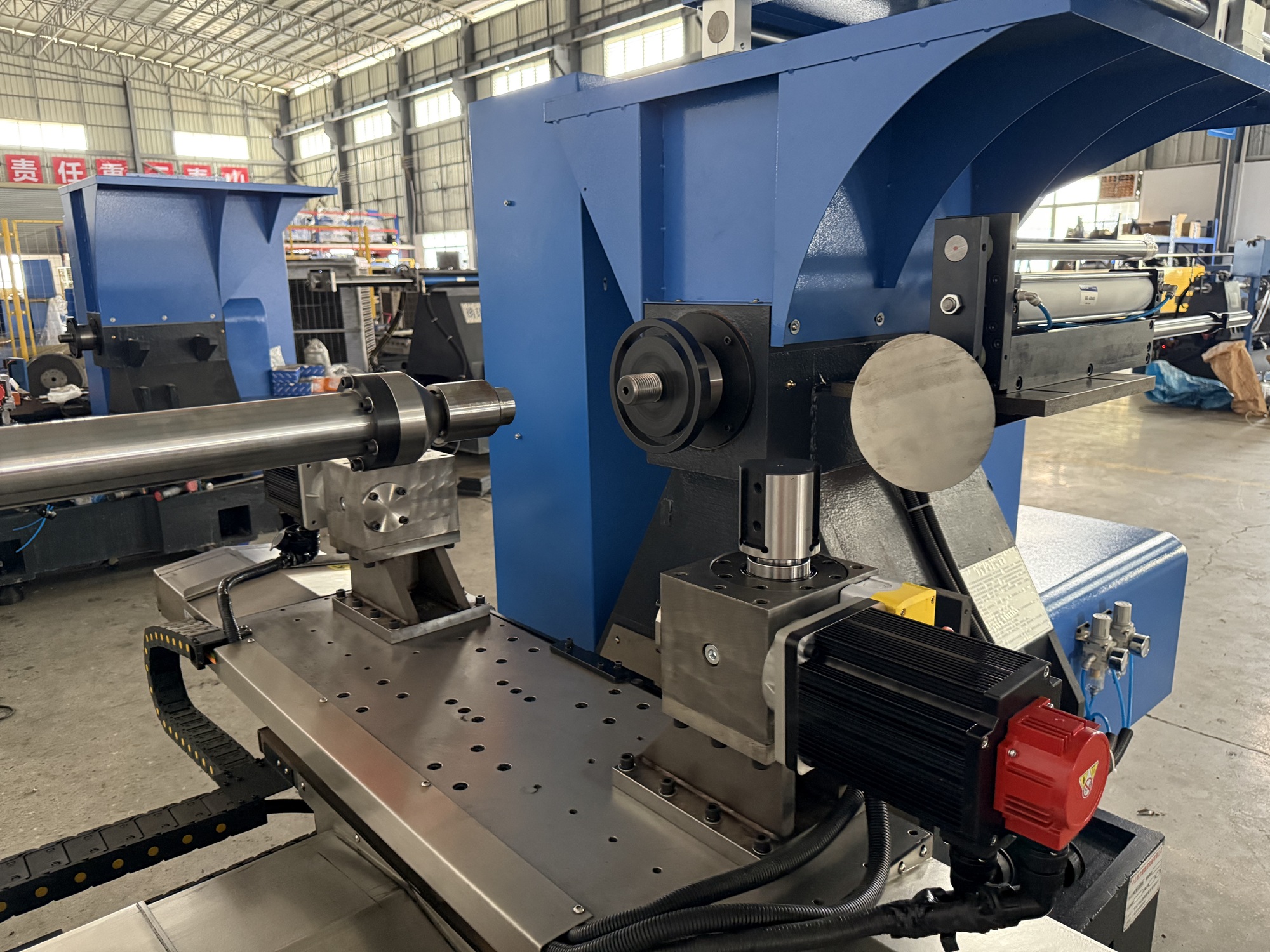 Factory-manufactured Metal Spinning Machinery for Various Craft Items, Equipped with CNC Spinning Technology.