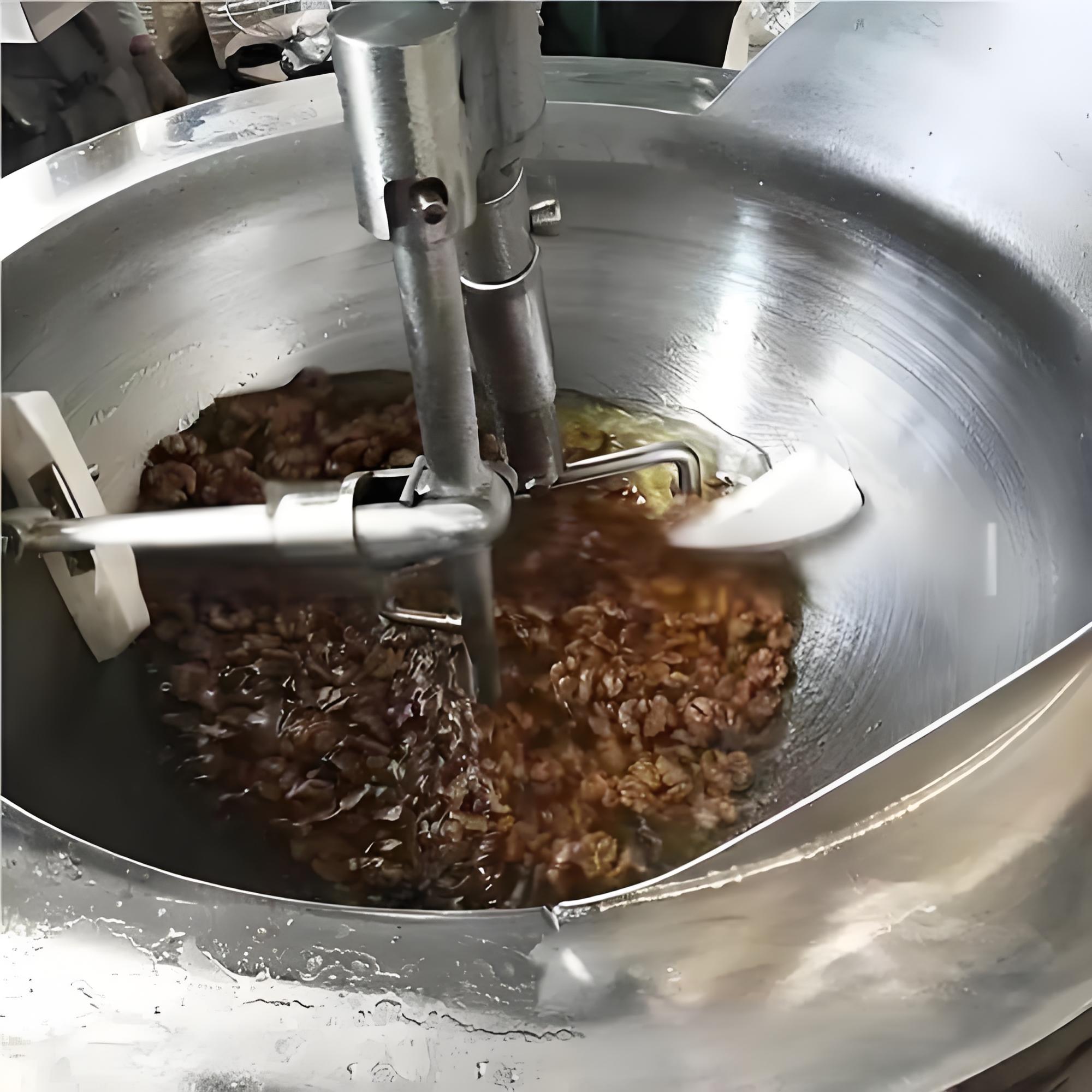 Fried nuts with sugar