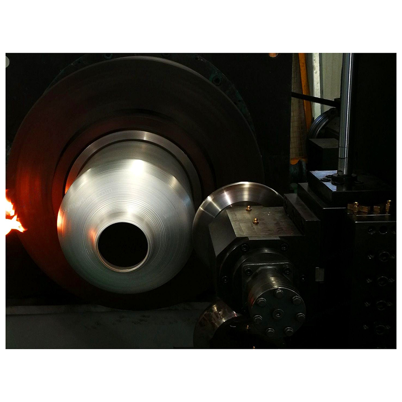 Cylinder closing machine detail 2