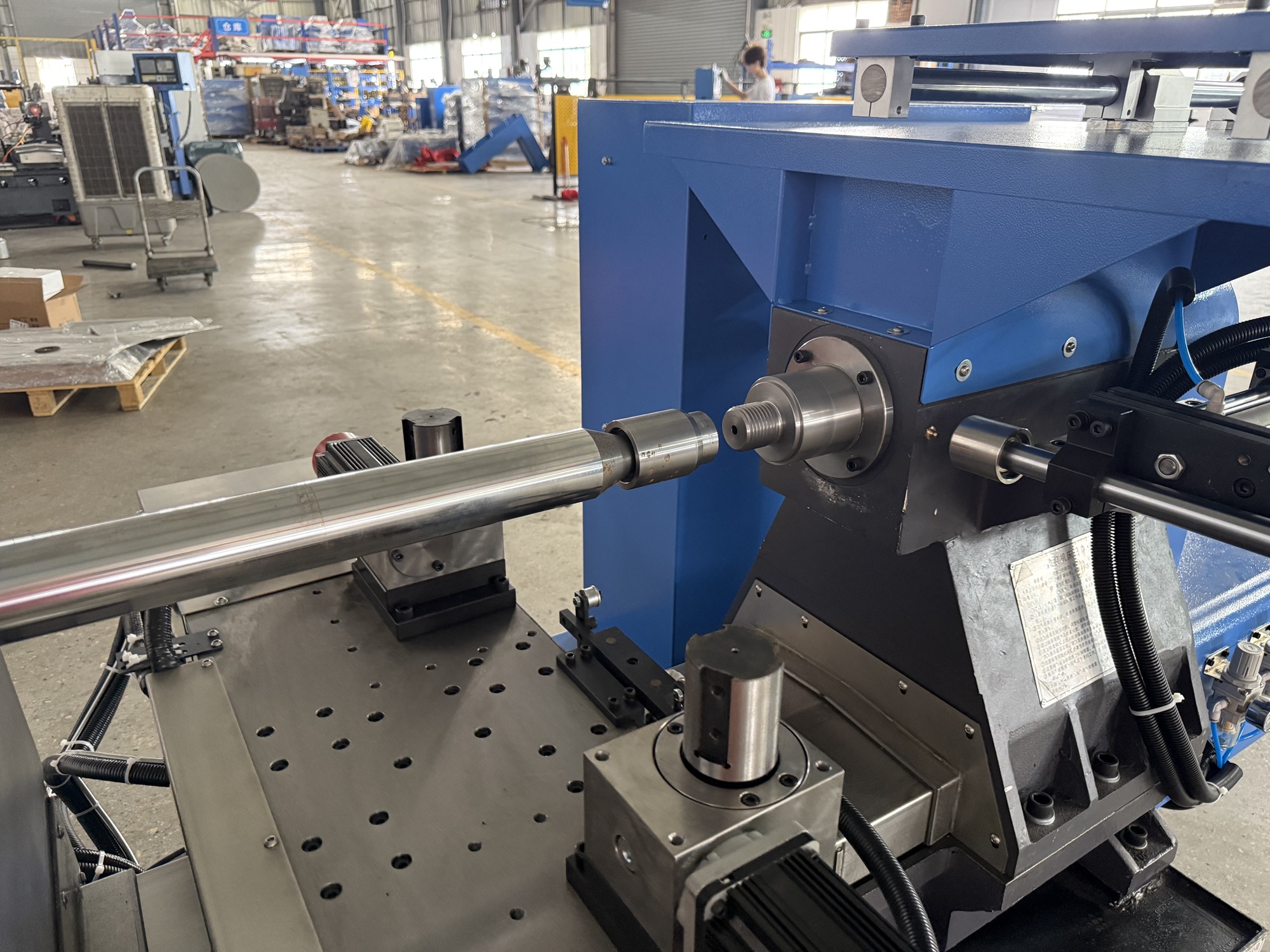 Factory-manufactured Metal Spinning Machinery for Various Craft Items, Equipped with CNC Spinning Technology.