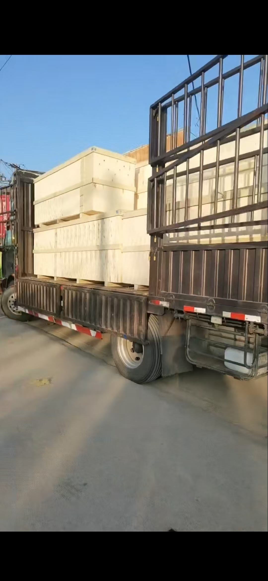 Shipping container