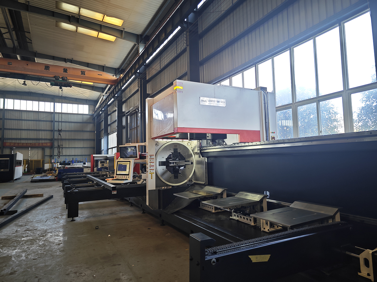 Professional 6000W CNC Tube Laser Cutting Machine For Angle 12M Length Automatic Loading Unloading Metal File AI BMP PLT Cypcut