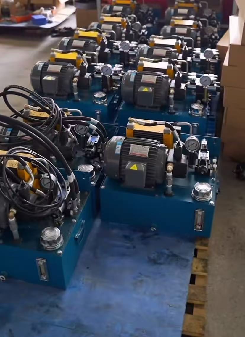 A Dual-spindle Heavy-duty CNC Metal Spinning Machine Is Used For Manufacturing Stainless Steel Kitchenware And Cookware.