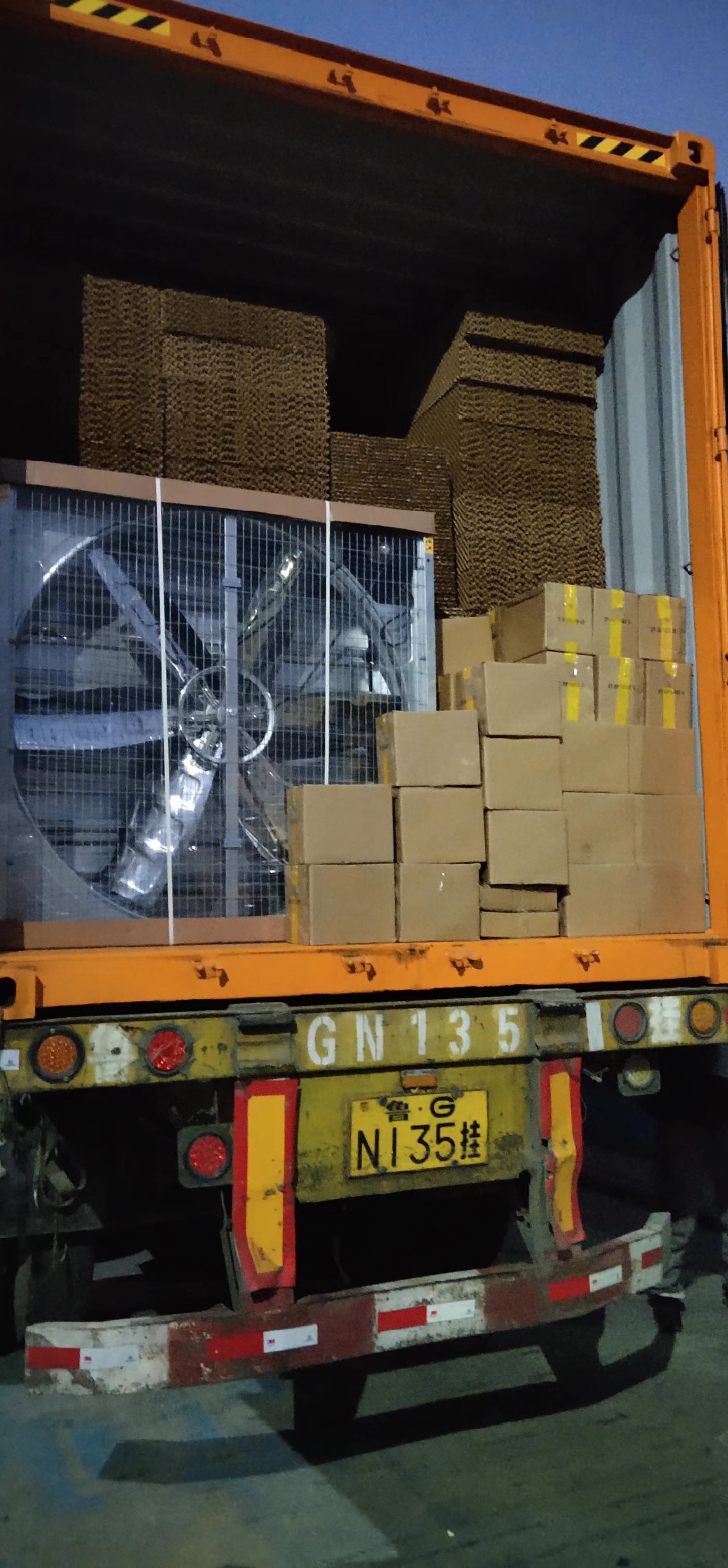 Warehouse loading 4