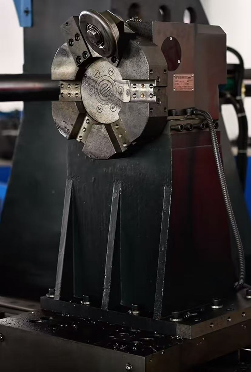 A Dual-spindle Heavy-duty CNC Metal Spinning Machine Is Used For Manufacturing Stainless Steel Kitchenware And Cookware.