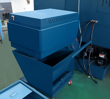 Chip conveyor