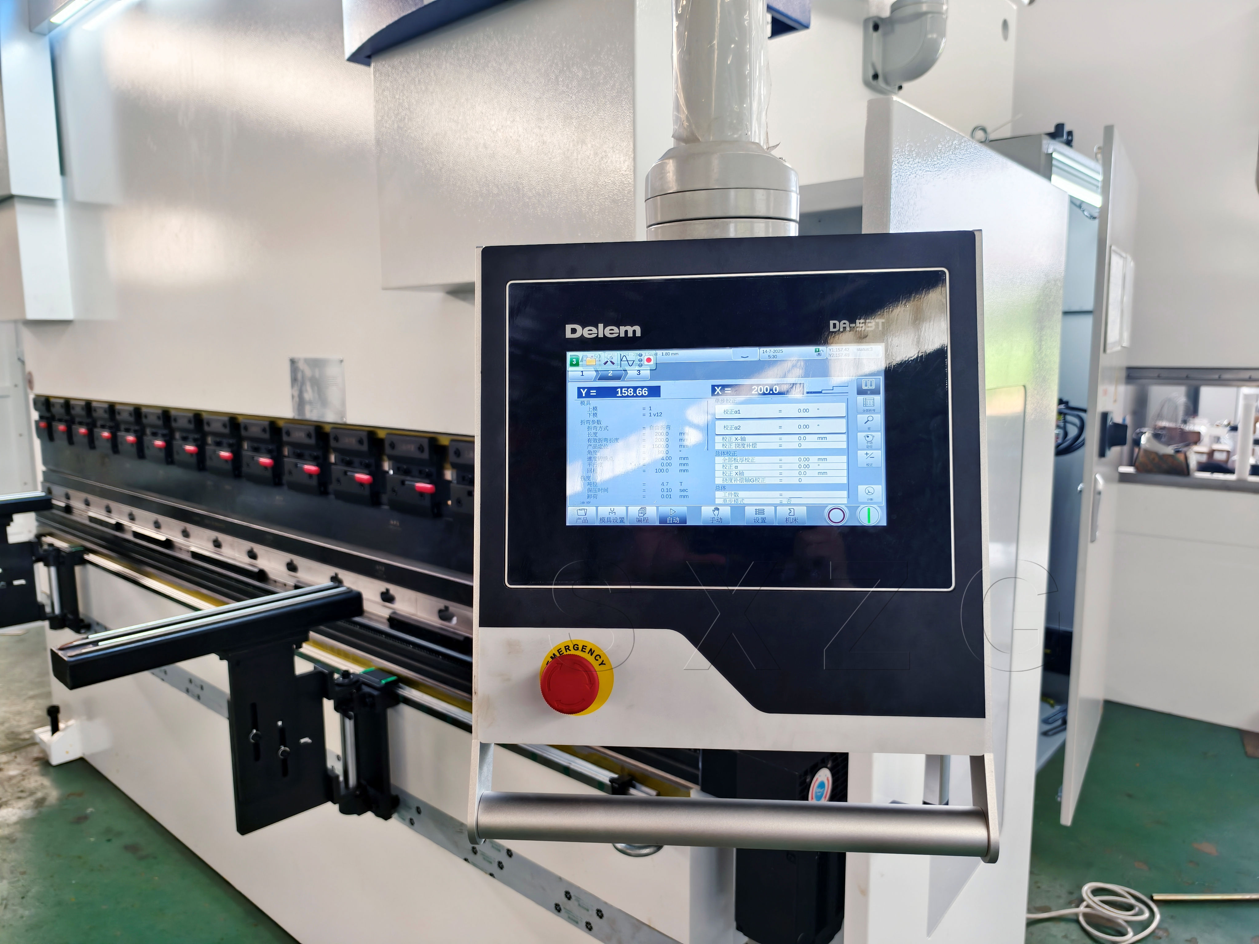 SANXIN Fully Automatic CNC Hydraulic Press Brake 40T-400T DA66T Control 0.01mm Precision Sheet Metal Bending Machine with CE