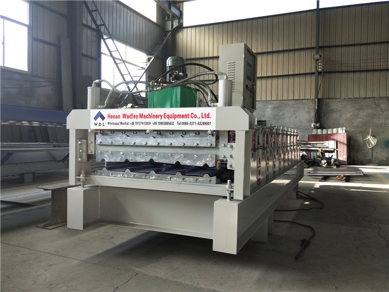 Roof tile machine