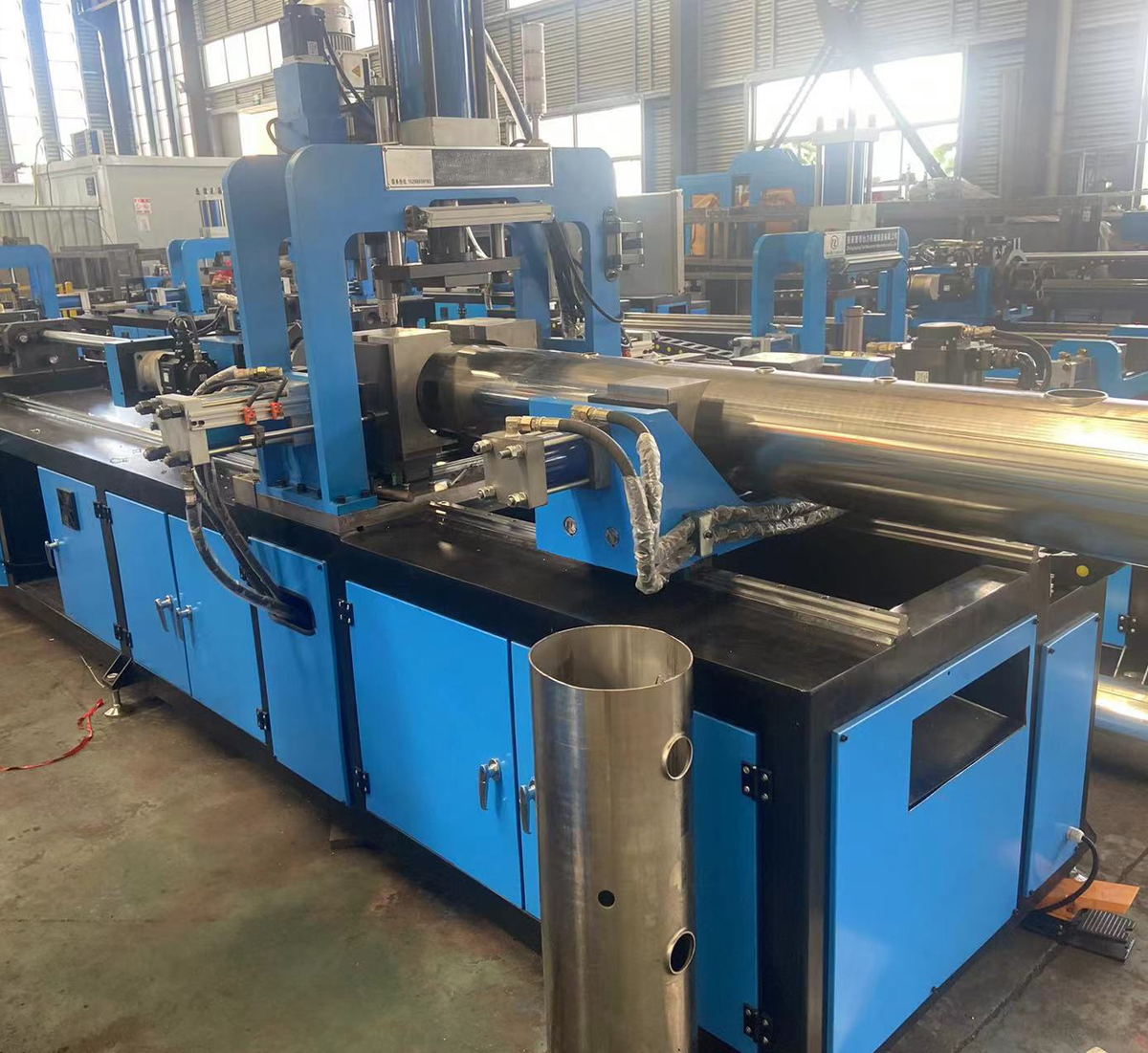 CNC Steel Pipe Flange Hole Collaring Automatic Tube Punching Flanging Machine with Smoothing Function