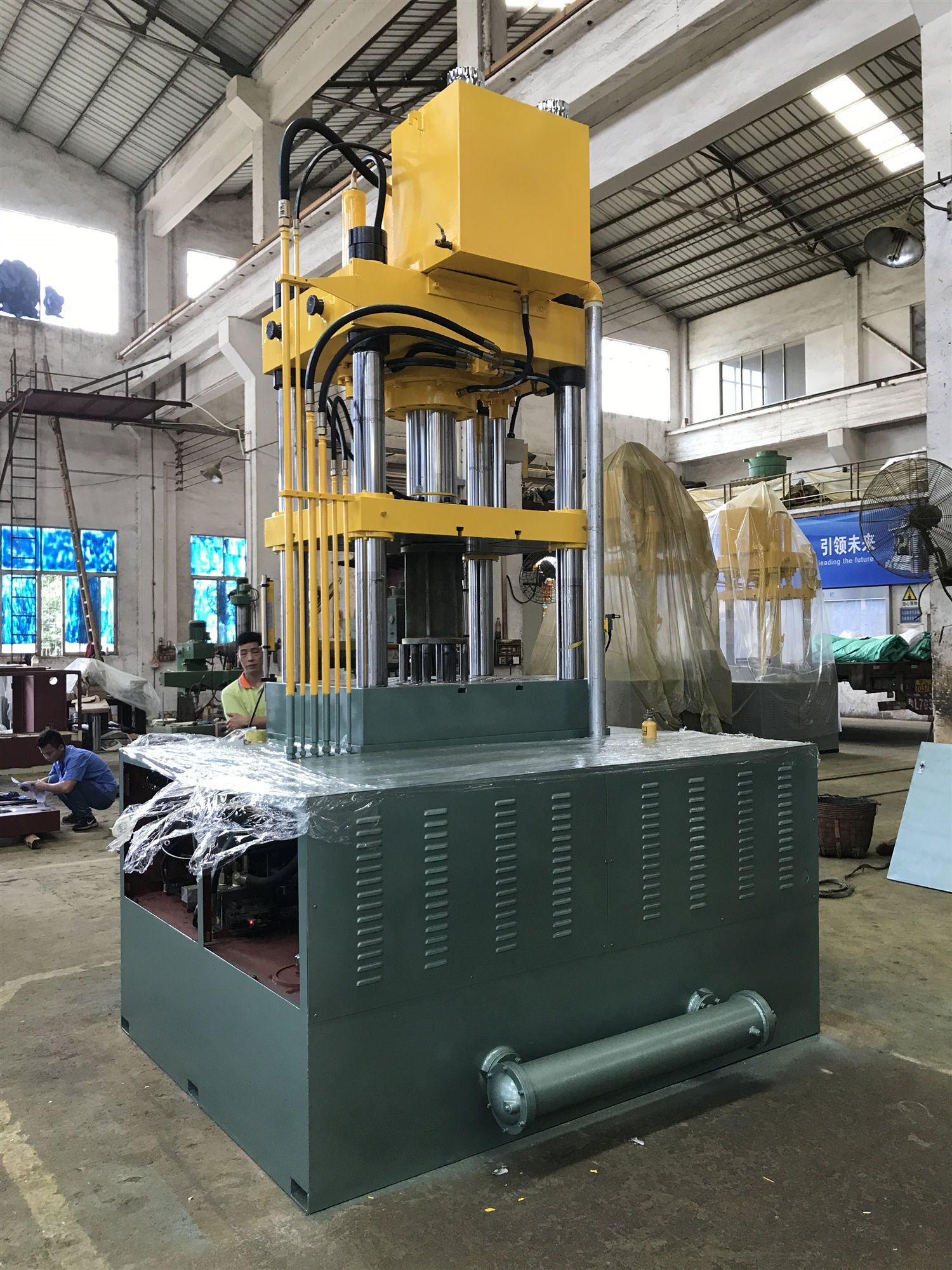 Yongheng Hydraulic CE Certification High Precision Servo Control Hydraulic Press for Aluminum Pot 200T,Cookware Making Machine