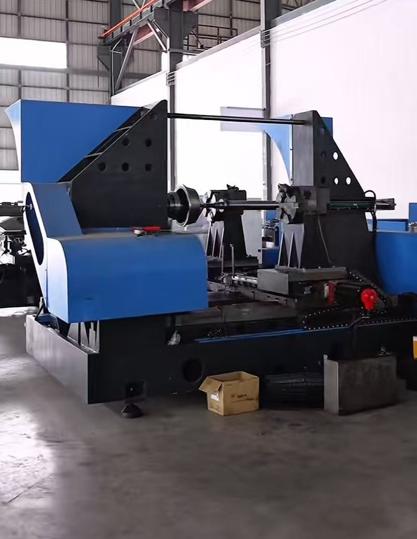 A Dual-spindle Heavy-duty CNC Metal Spinning Machine Is Used For Manufacturing Stainless Steel Kitchenware And Cookware.