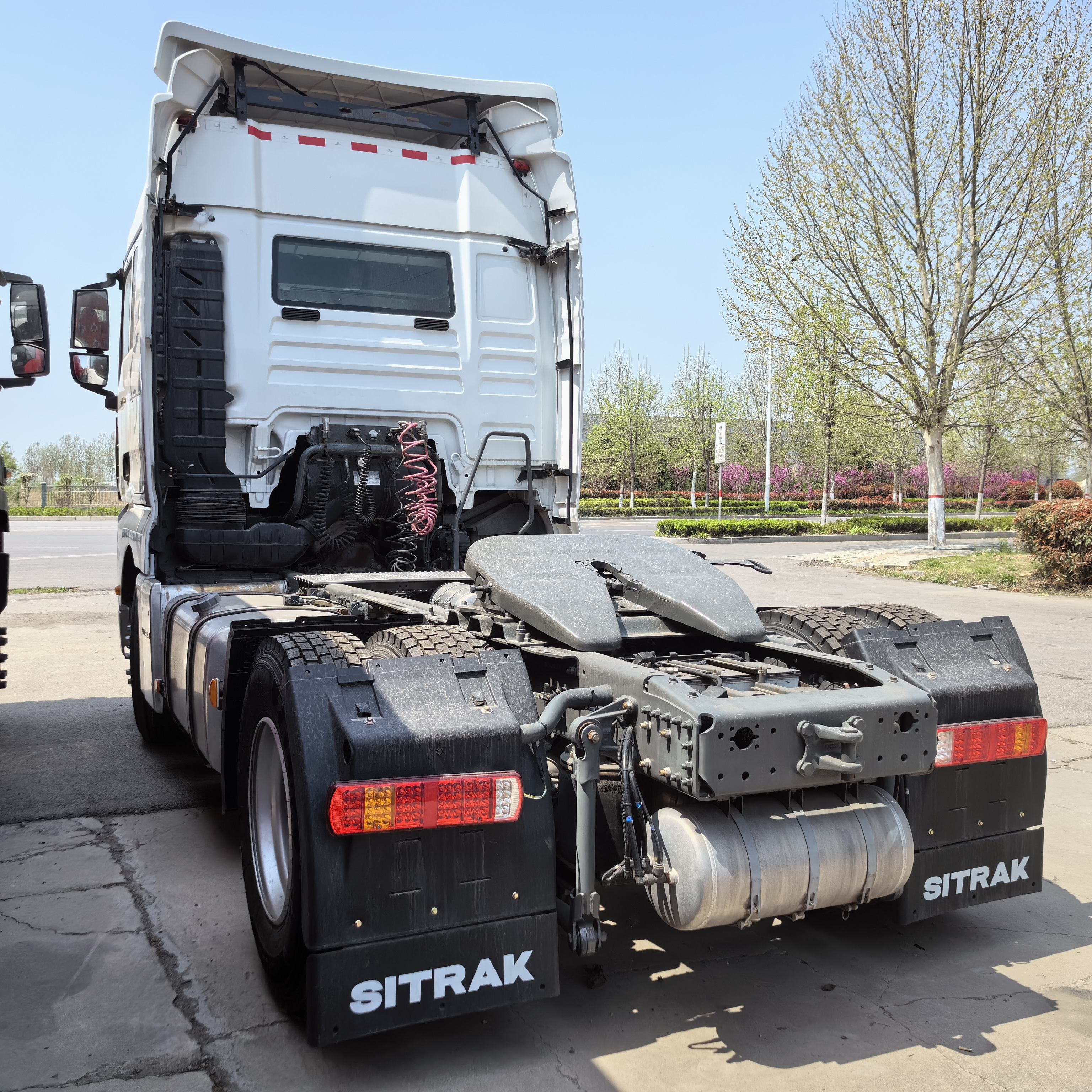 Second-Hand Sinotruk Howo 4×2 T7H Tractor TruckT7H C7h G7h