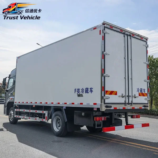 Sinotruk Howo 4×2 Refrigerator Truck