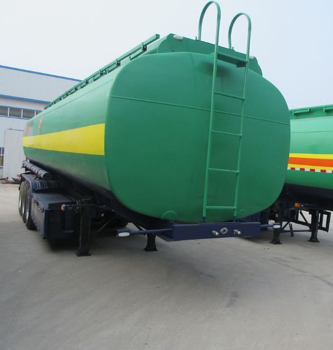 3 Axles Fuel Oil Tank Semi-Trailer Top View