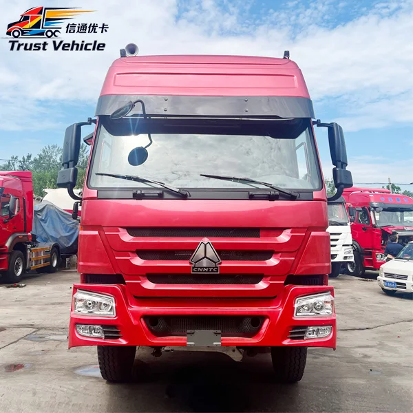 Sinotruck HOWO 8×4 Closed Box Cargo Truck
