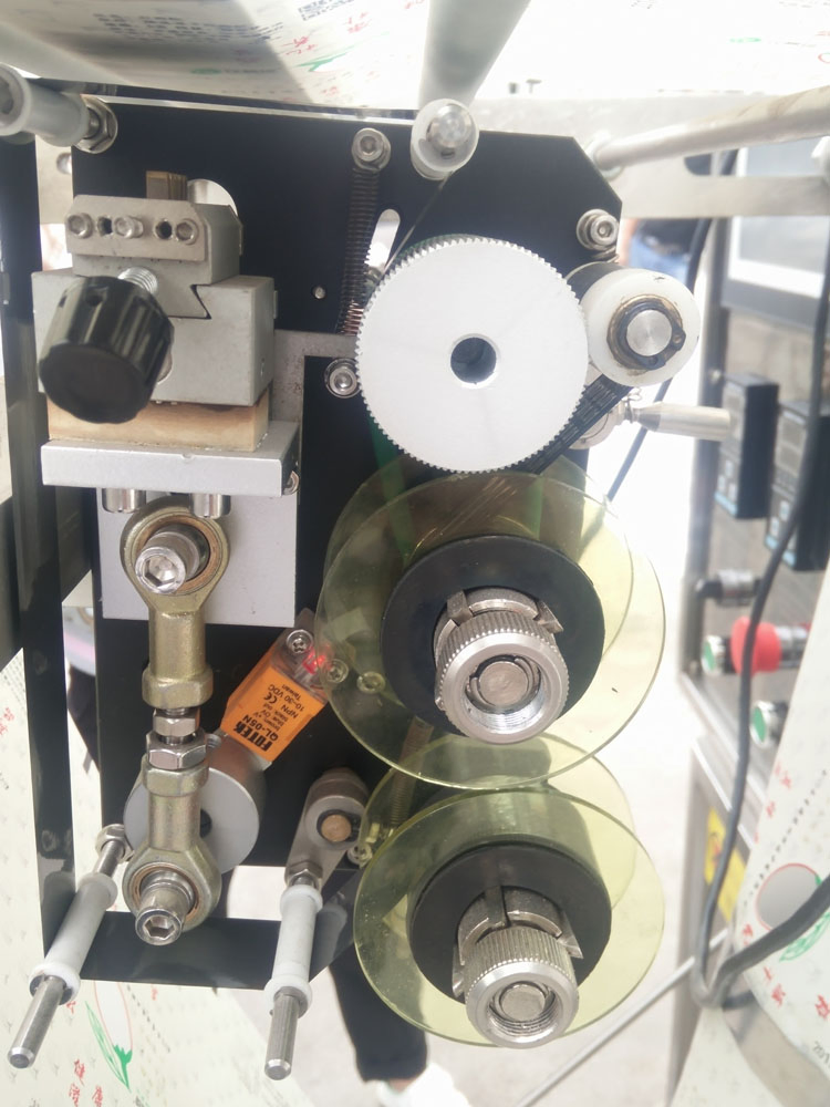 10% off Automatic Vertical High Speed 3 in 1 / Food/ Snack/ Grain/ Rice/ Nuts/Peanut/Sugar Coffee Capsule Filling Sealing Vacuum Packing/ Packaging Machine