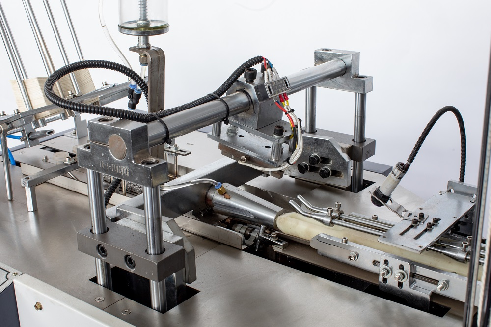 High Speed and Intelligent Paper Cup/Coffee Cup Equipment Lf-70