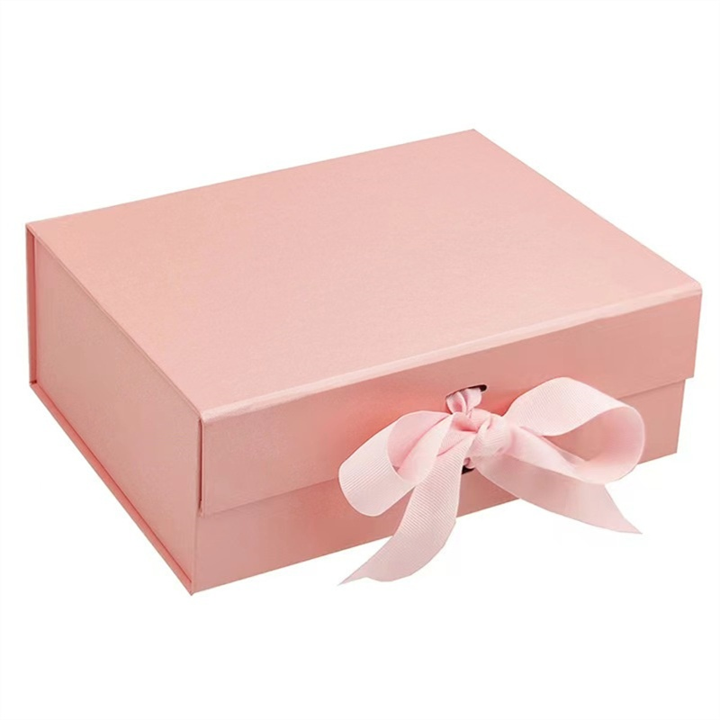 Caja de regalo rígida personalizada de lujo con tapa magnética cerrada, forrada con satén negro y con interior de satén