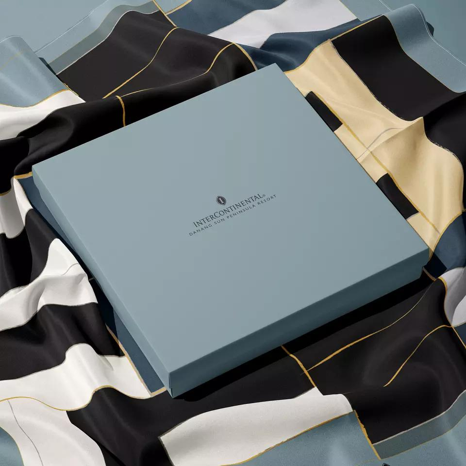 Personalizar caja de cartón de envío de lujo plegable grande con cierre magnético para ropa, embalaje de camisetas