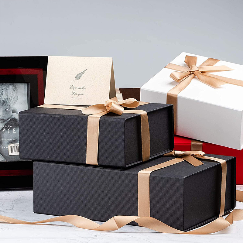 Caja de embalaje cosmético de perfume negra magnética personalizada con cinta
