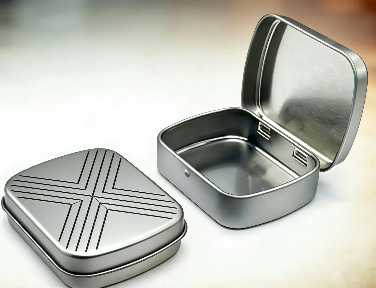 Caja de metal mini pequeña con tapa abatible de grado alimenticio, fabricada directamente en fábrica, para caramelos de menta. Envase personalizado impreso de lata metálica con bisagra para confitería