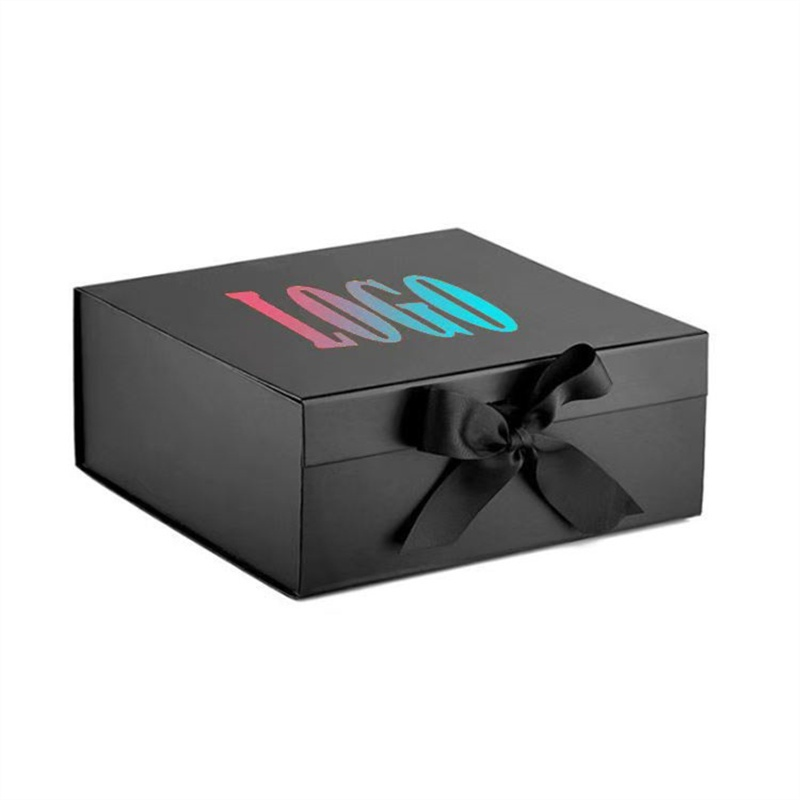 Caja de regalo rígida personalizada de lujo con tapa magnética cerrada, forrada con satén negro y con interior de satén