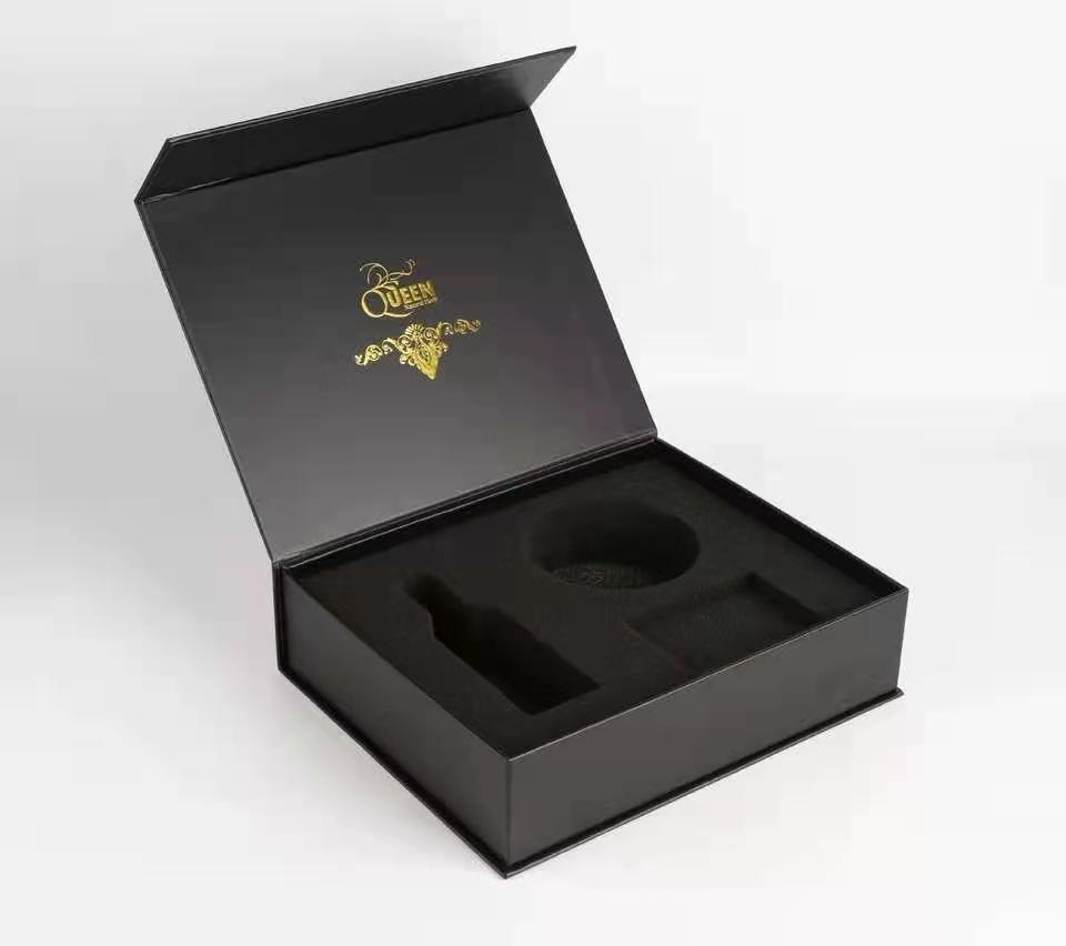 Caja de regalo de embalaje magnético personalizada de lujo con abridor de botellas negro y inserto
