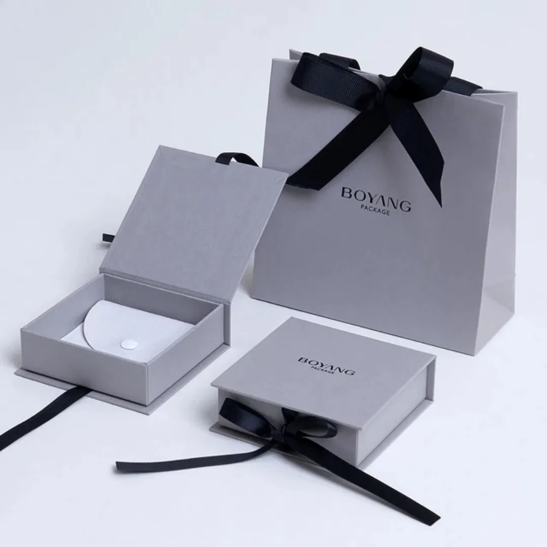 Caja de vela bellamente diseñada para un elegante envoltorio de regalo navideño