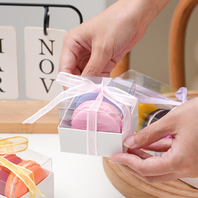 Caja de regalo de macarrones personalizable de marzo con tapa de plástico transparente para exhibición en panaderías y empaquetado para venta al por menor