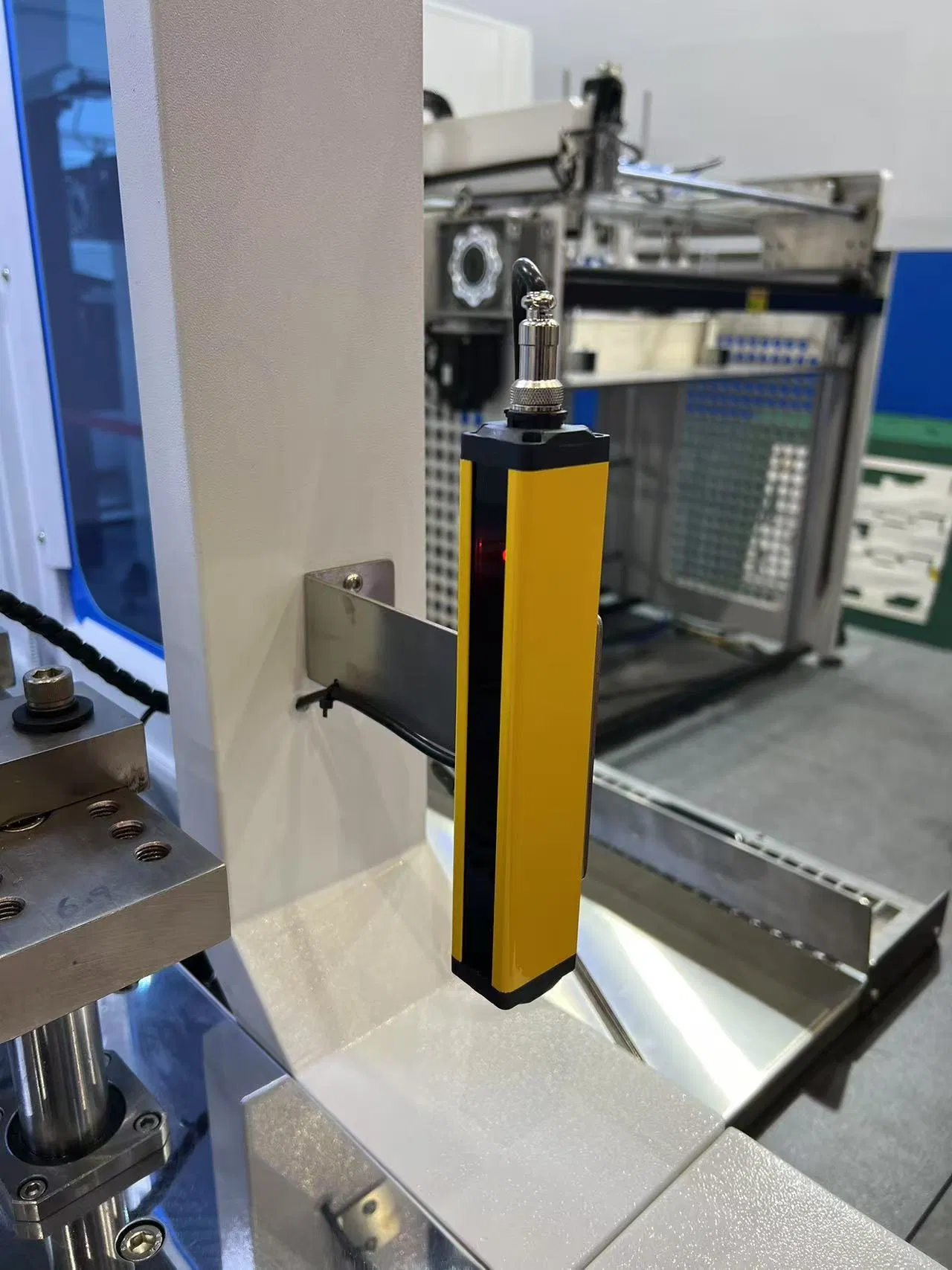 Luxury Fashion Paper Hang Tag, Garment Accessories Apparel Label Hang Tag Custom Hair Extension Hangtag Blanking and Stripping Machine with Printing Logo