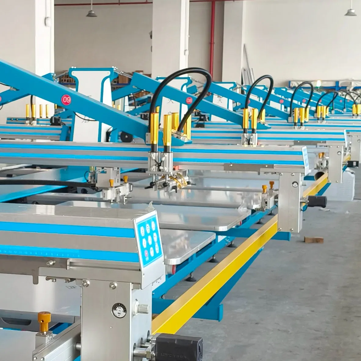 Q Series 17-Color Automatic Screen Printing Equipment for Garment and Luggage