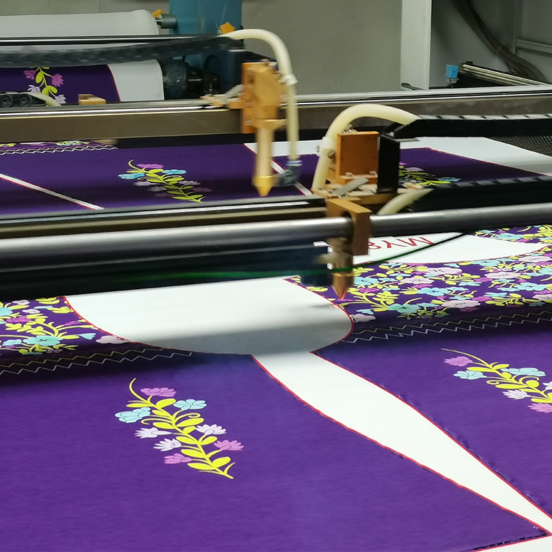 1.8X1.4m Two Head Apparel Laser Cutting Machine for Digital Printing Textile Cloth Sublimation Fabric