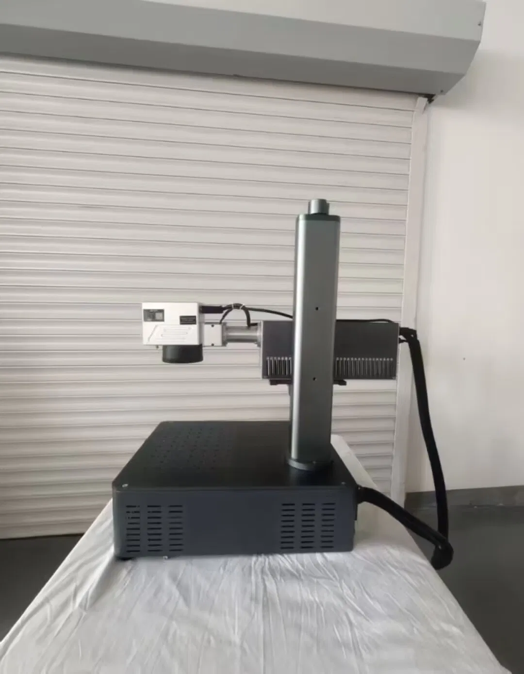 Small Business 17kg Mini UV Laser Printing Machine with 150*150mm D80 Rotatory Auto Focus 5W UV Marker