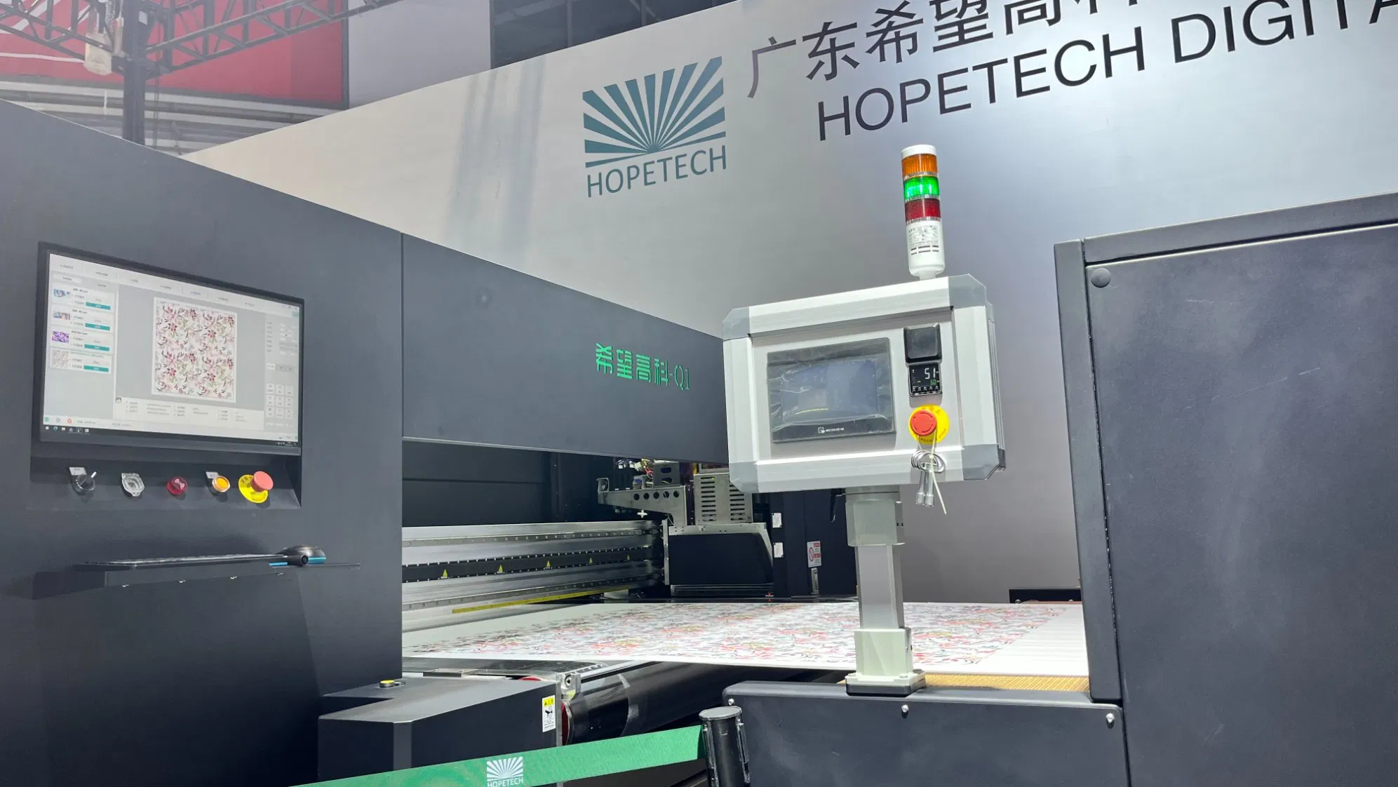 Advanced Custom Apparel Digital T-Shirt Printing Machine for Professionals