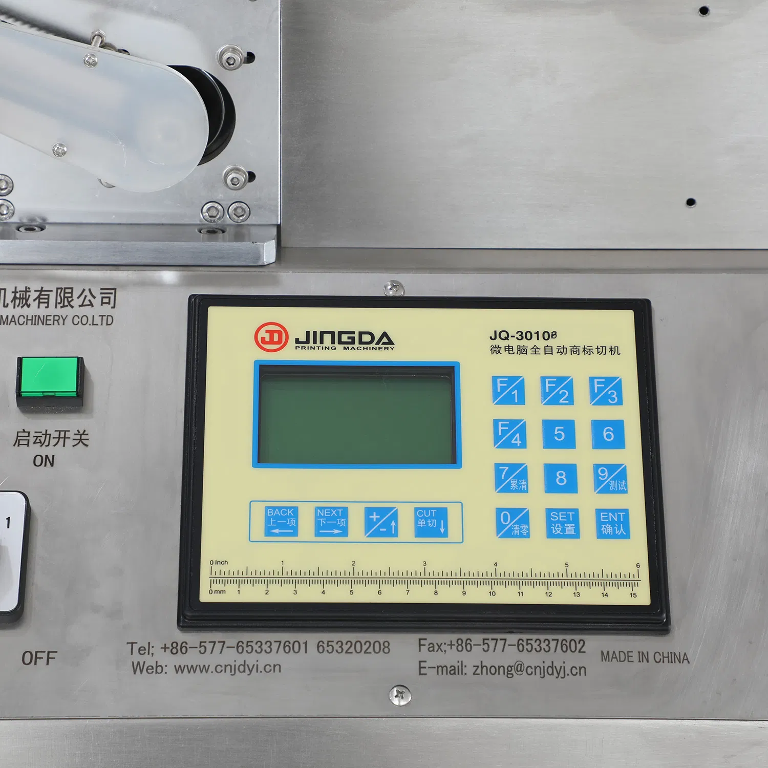 Jq-3010b Jingda Cold Knife Garment Wash Care Label Cutting Machine with Stacker for Nylon Taffeta, Cotton Tape and Paper