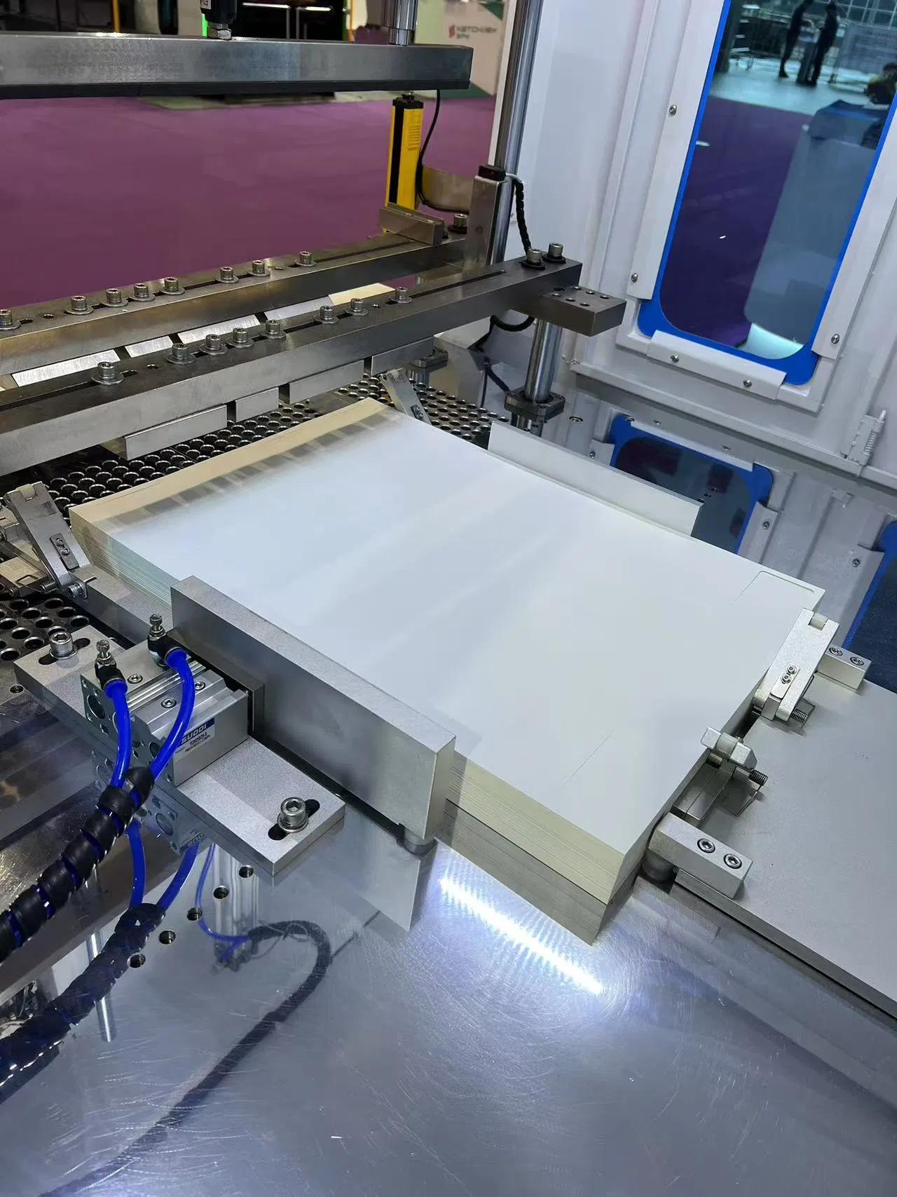 Luxury Fashion Paper Hang Tag, Garment Accessories Apparel Label Hang Tag Custom Hair Extension Hangtag Blanking and Stripping Machine with Printing Logo